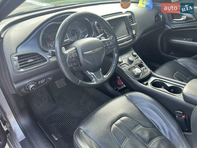 Серый Крайслер 200, объемом двигателя 3.61 л и пробегом 156 тыс. км за 10800 $, фото 12 на Automoto.ua
