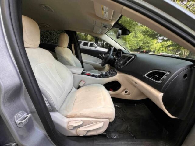 Серый Крайслер 200, объемом двигателя 2.4 л и пробегом 77 тыс. км за 9350 $, фото 9 на Automoto.ua