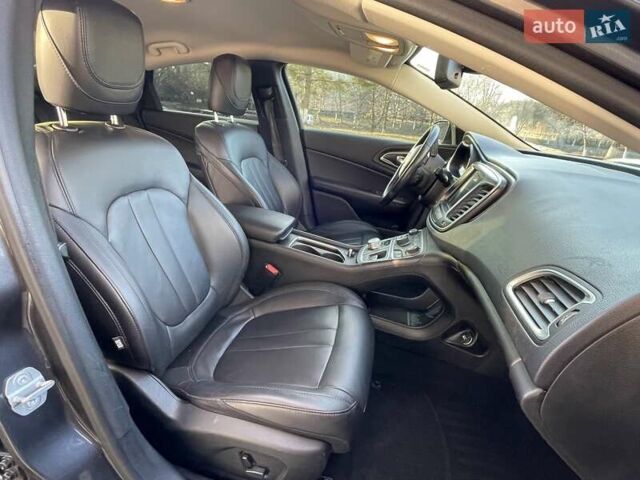 Серый Крайслер 200, объемом двигателя 2.4 л и пробегом 150 тыс. км за 12200 $, фото 19 на Automoto.ua