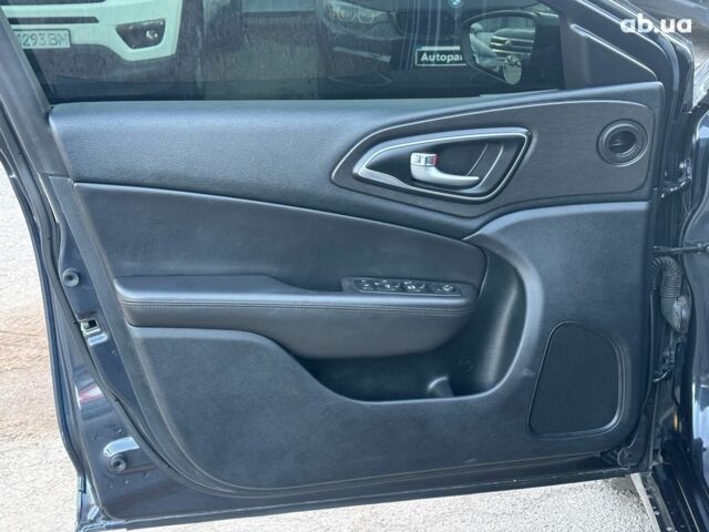 Серый Крайслер 200, объемом двигателя 2.4 л и пробегом 145 тыс. км за 10640 $, фото 13 на Automoto.ua