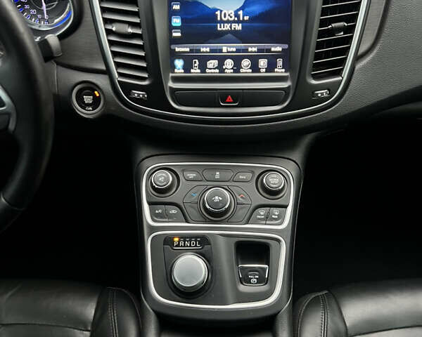 Серый Крайслер 200, объемом двигателя 2.36 л и пробегом 200 тыс. км за 10900 $, фото 28 на Automoto.ua