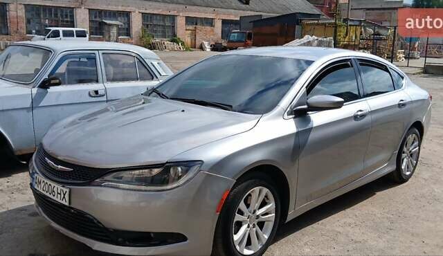 Сірий Крайслер 200, об'ємом двигуна 2.36 л та пробігом 65 тис. км за 11000 $, фото 1 на Automoto.ua