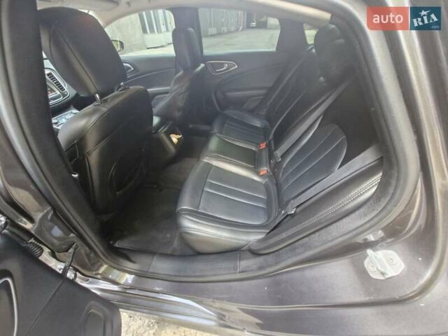 Серый Крайслер 200, объемом двигателя 2.36 л и пробегом 170 тыс. км за 10100 $, фото 2 на Automoto.ua