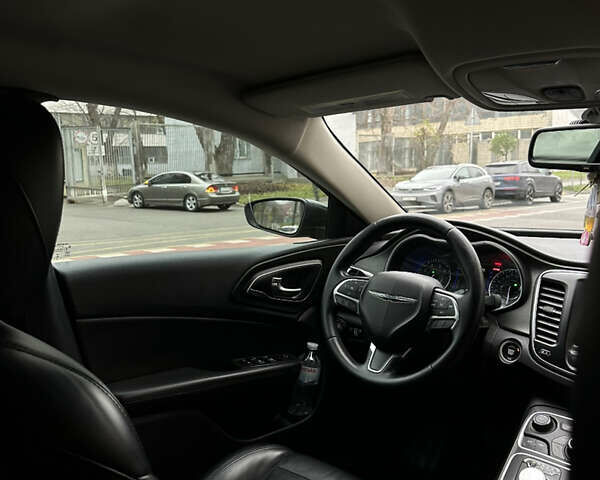 Сірий Крайслер 200, об'ємом двигуна 2.4 л та пробігом 188 тис. км за 10499 $, фото 28 на Automoto.ua