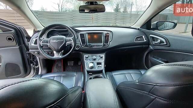 Серый Крайслер 200, объемом двигателя 2.36 л и пробегом 157 тыс. км за 9900 $, фото 9 на Automoto.ua