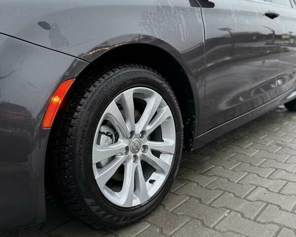 Сірий Крайслер 200, об'ємом двигуна 2.4 л та пробігом 109 тис. км за 11500 $, фото 6 на Automoto.ua