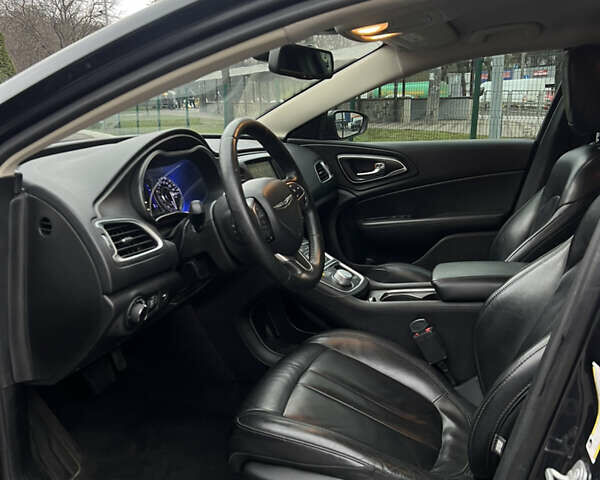 Серый Крайслер 200, объемом двигателя 2.36 л и пробегом 200 тыс. км за 10900 $, фото 19 на Automoto.ua