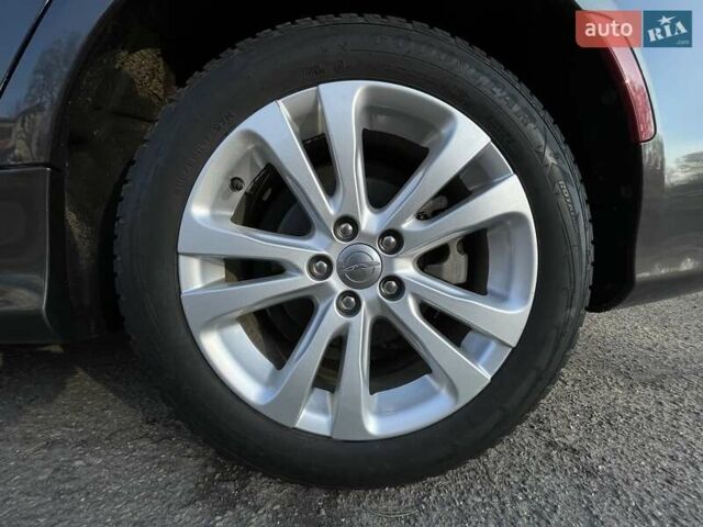 Серый Крайслер 200, объемом двигателя 2.4 л и пробегом 143 тыс. км за 12200 $, фото 22 на Automoto.ua