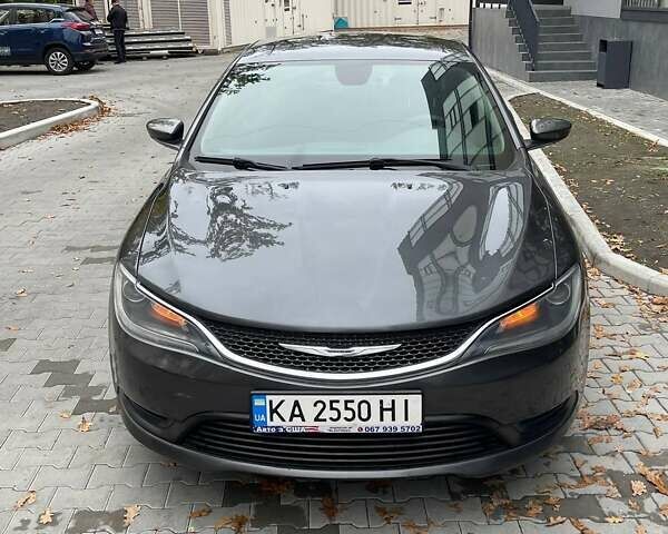 Крайслер 200 2016 у Києві на Automoto.ua Сірий Крайслер 200, об'ємом двигуна 2.36 л та пробігом 187 тис. км за 7800 $, фото 1 на Automoto.ua