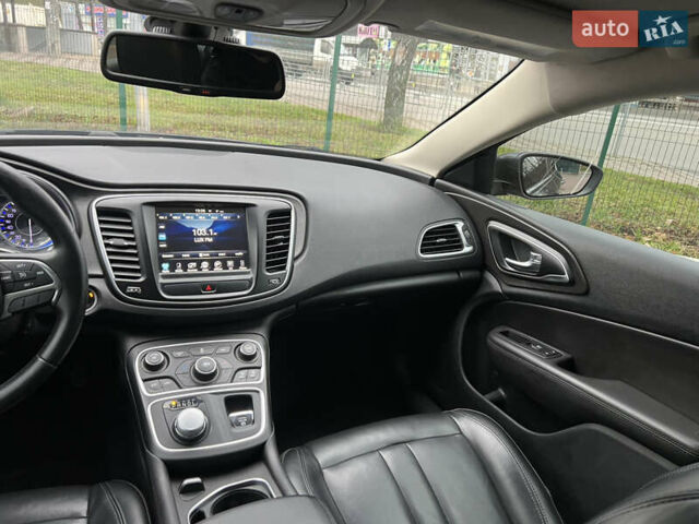 Серый Крайслер 200, объемом двигателя 2.36 л и пробегом 200 тыс. км за 10900 $, фото 31 на Automoto.ua