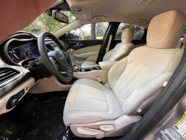 Серый Крайслер 200, объемом двигателя 2.4 л и пробегом 77 тыс. км за 9350 $, фото 8 на Automoto.ua