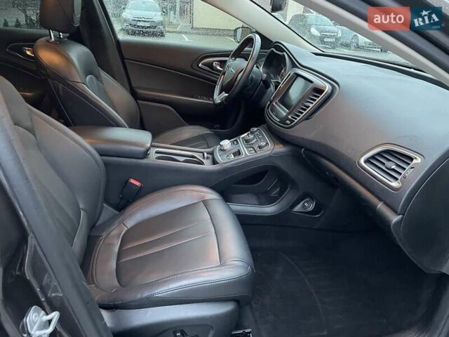 Серый Крайслер 200, объемом двигателя 2.4 л и пробегом 150 тыс. км за 12200 $, фото 25 на Automoto.ua