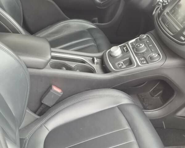 Сірий Крайслер 200, об'ємом двигуна 2.36 л та пробігом 156 тис. км за 10900 $, фото 7 на Automoto.ua