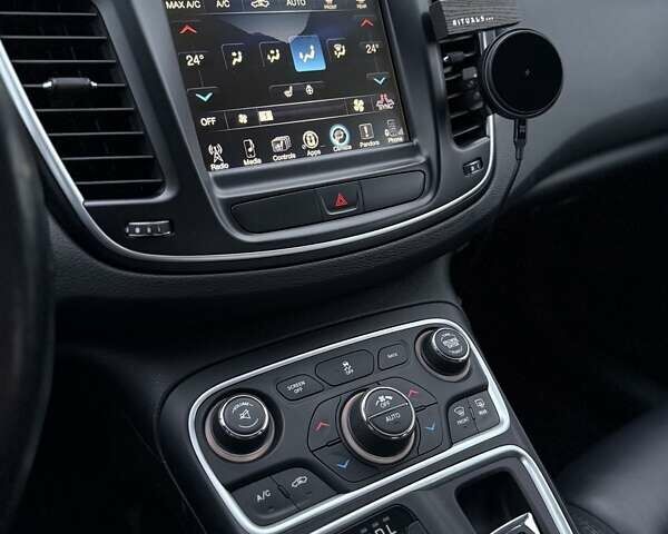 Сірий Крайслер 200, об'ємом двигуна 2.4 л та пробігом 109 тис. км за 11500 $, фото 12 на Automoto.ua