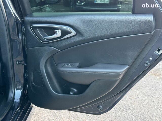 Серый Крайслер 200, объемом двигателя 2.4 л и пробегом 145 тыс. км за 10640 $, фото 21 на Automoto.ua