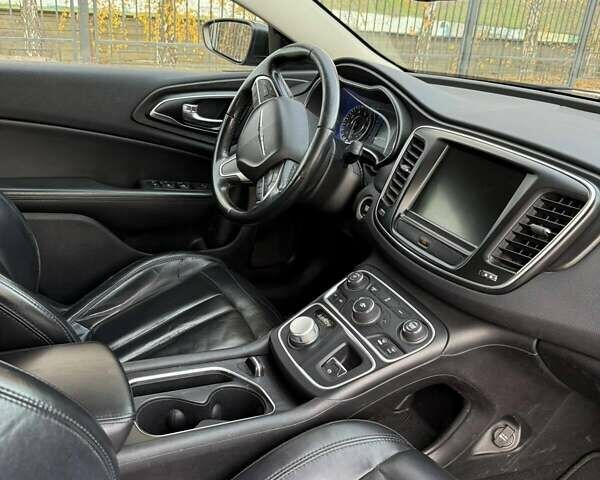 Сірий Крайслер 200, об'ємом двигуна 2.36 л та пробігом 175 тис. км за 8133 $, фото 8 на Automoto.ua