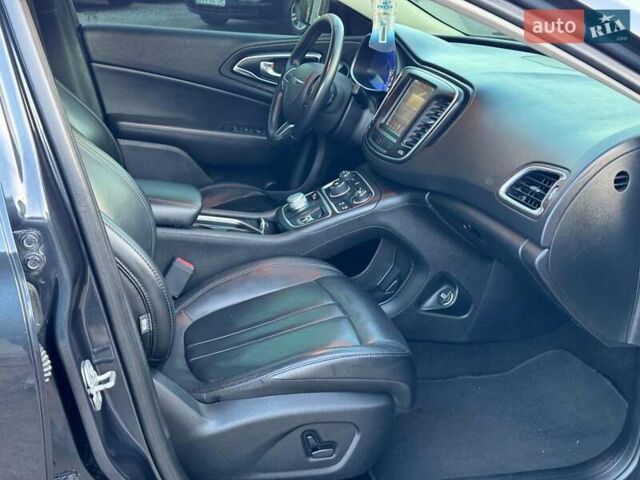 Сірий Крайслер 200, об'ємом двигуна 2.4 л та пробігом 145 тис. км за 10640 $, фото 24 на Automoto.ua