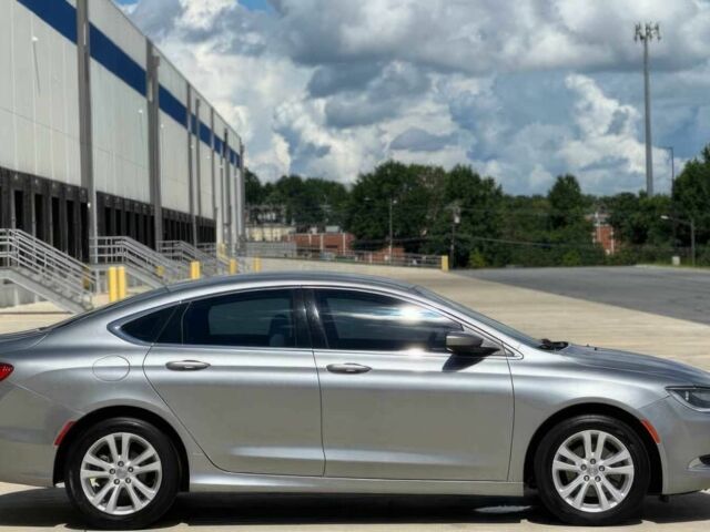 Серый Крайслер 200, объемом двигателя 2.4 л и пробегом 77 тыс. км за 9350 $, фото 3 на Automoto.ua