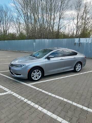 Серый Крайслер 200, объемом двигателя 2.36 л и пробегом 157 тыс. км за 9900 $, фото 3 на Automoto.ua