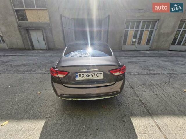 Серый Крайслер 200, объемом двигателя 2.36 л и пробегом 170 тыс. км за 10100 $, фото 1 на Automoto.ua