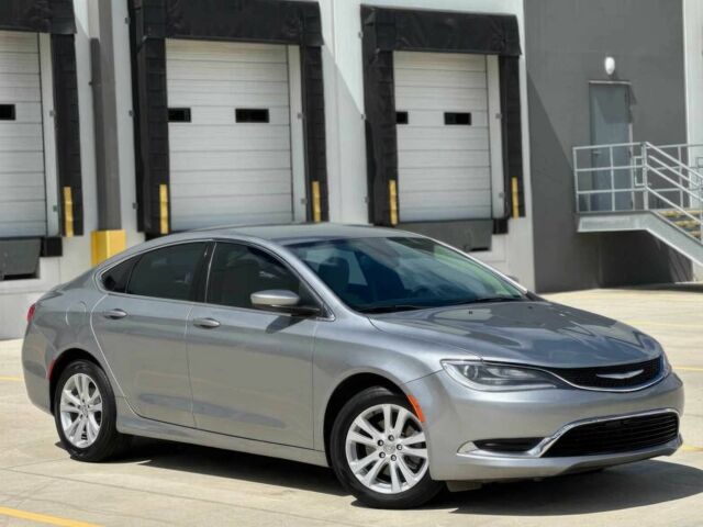 Серый Крайслер 200, объемом двигателя 2.4 л и пробегом 77 тыс. км за 9350 $, фото 2 на Automoto.ua