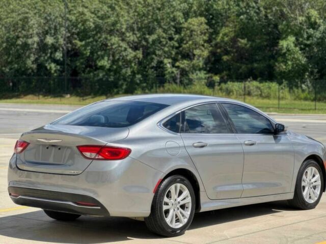 Серый Крайслер 200, объемом двигателя 2.4 л и пробегом 77 тыс. км за 9350 $, фото 7 на Automoto.ua