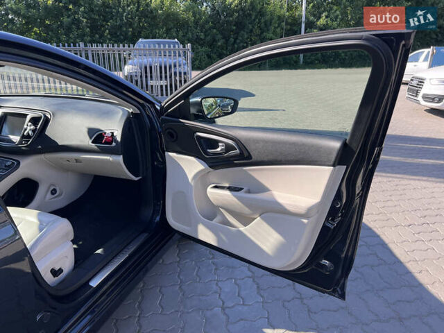 Серый Крайслер 200, объемом двигателя 2.36 л и пробегом 85 тыс. км за 12800 $, фото 39 на Automoto.ua