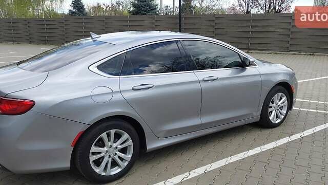 Серый Крайслер 200, объемом двигателя 2.36 л и пробегом 157 тыс. км за 9900 $, фото 17 на Automoto.ua