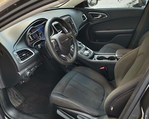 Сірий Крайслер 200, об'ємом двигуна 2.4 л та пробігом 173 тис. км за 9800 $, фото 9 на Automoto.ua