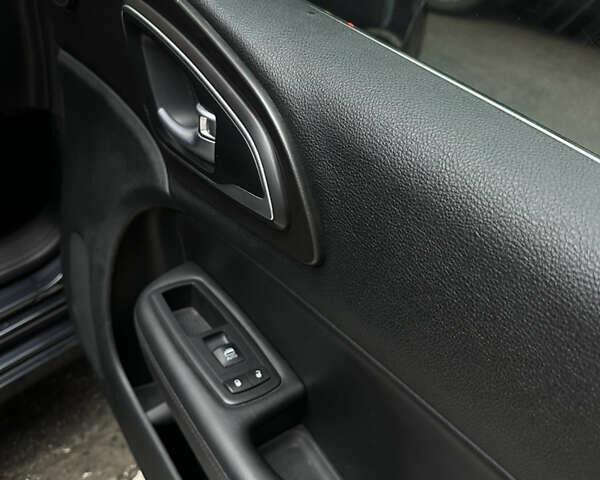 Сірий Крайслер 200, об'ємом двигуна 2.4 л та пробігом 188 тис. км за 10499 $, фото 15 на Automoto.ua