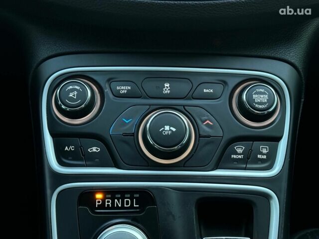 Серый Крайслер 200, объемом двигателя 2.4 л и пробегом 145 тыс. км за 10640 $, фото 30 на Automoto.ua