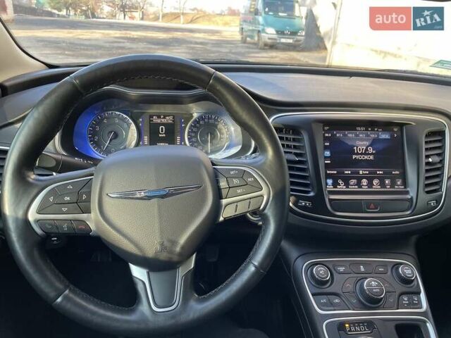 Серый Крайслер 200, объемом двигателя 2.4 л и пробегом 150 тыс. км за 12200 $, фото 5 на Automoto.ua