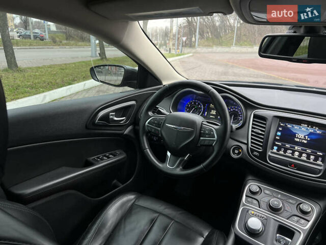 Серый Крайслер 200, объемом двигателя 2.36 л и пробегом 200 тыс. км за 10900 $, фото 29 на Automoto.ua