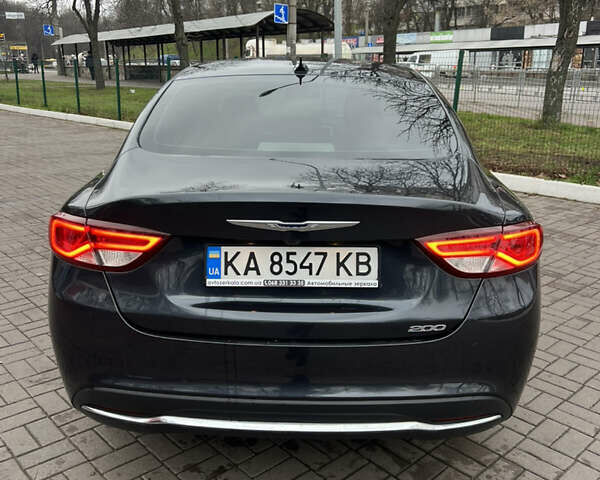 Серый Крайслер 200, объемом двигателя 2.36 л и пробегом 200 тыс. км за 10900 $, фото 13 на Automoto.ua