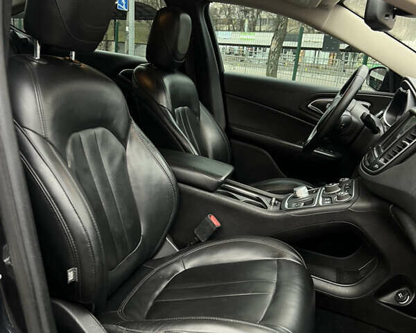 Серый Крайслер 200, объемом двигателя 2.36 л и пробегом 200 тыс. км за 10900 $, фото 25 на Automoto.ua