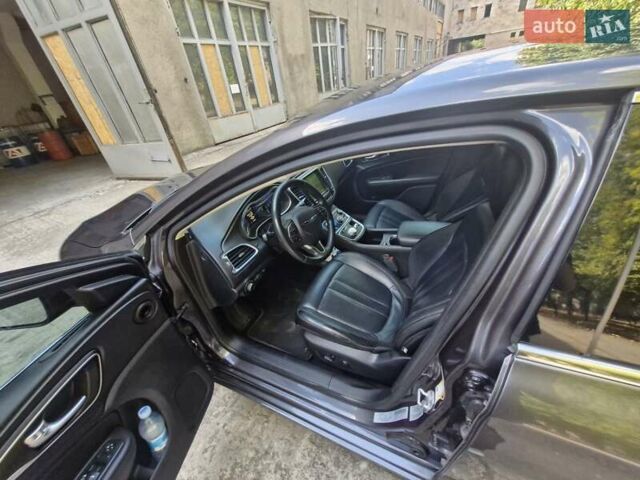 Серый Крайслер 200, объемом двигателя 2.36 л и пробегом 170 тыс. км за 10100 $, фото 8 на Automoto.ua