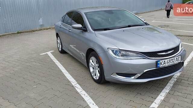 Серый Крайслер 200, объемом двигателя 2.36 л и пробегом 157 тыс. км за 9900 $, фото 18 на Automoto.ua