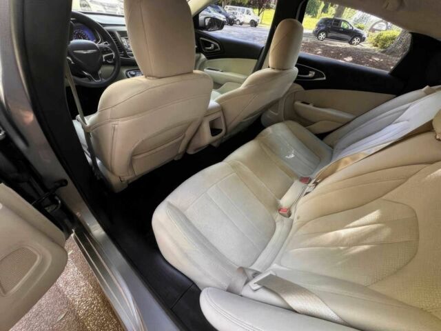 Серый Крайслер 200, объемом двигателя 2.4 л и пробегом 77 тыс. км за 9350 $, фото 10 на Automoto.ua