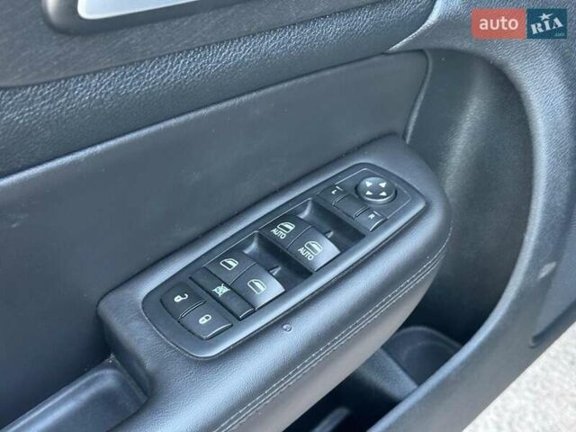 Сірий Крайслер 200, об'ємом двигуна 2.4 л та пробігом 145 тис. км за 10640 $, фото 13 на Automoto.ua