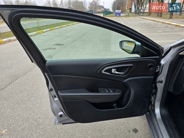 Серый Крайслер 200, объемом двигателя 2.36 л и пробегом 100 тыс. км за 11300 $, фото 20 на Automoto.ua