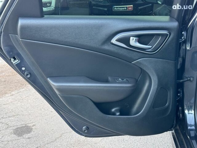 Серый Крайслер 200, объемом двигателя 2.4 л и пробегом 145 тыс. км за 10640 $, фото 18 на Automoto.ua