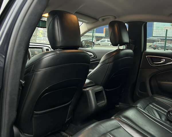 Серый Крайслер 200, объемом двигателя 2.36 л и пробегом 200 тыс. км за 10900 $, фото 35 на Automoto.ua