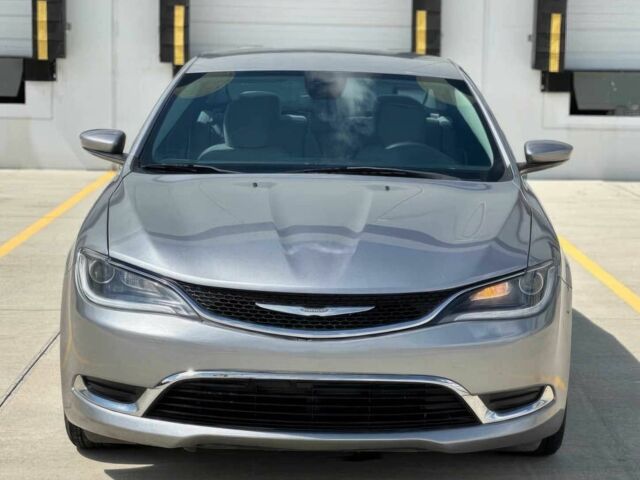 Серый Крайслер 200, объемом двигателя 2.4 л и пробегом 77 тыс. км за 9350 $, фото 1 на Automoto.ua