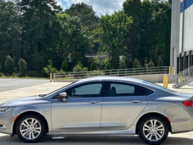 Серый Крайслер 200, объемом двигателя 2.4 л и пробегом 77 тыс. км за 9350 $, фото 4 на Automoto.ua