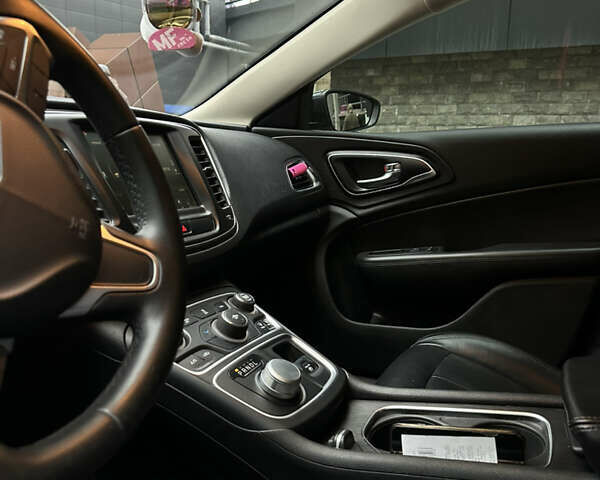 Сірий Крайслер 200, об'ємом двигуна 2.4 л та пробігом 188 тис. км за 10499 $, фото 23 на Automoto.ua