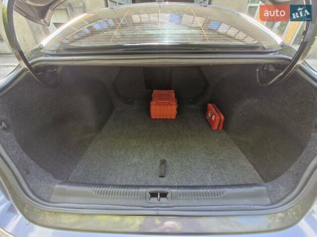 Серый Крайслер 200, объемом двигателя 2.36 л и пробегом 170 тыс. км за 10100 $, фото 4 на Automoto.ua