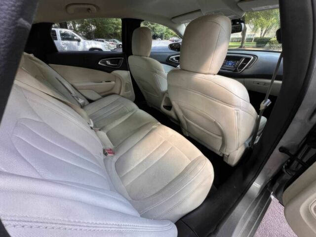 Серый Крайслер 200, объемом двигателя 2.4 л и пробегом 77 тыс. км за 9350 $, фото 11 на Automoto.ua