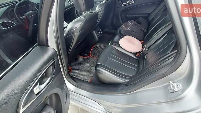 Серый Крайслер 200, объемом двигателя 2.36 л и пробегом 157 тыс. км за 9900 $, фото 11 на Automoto.ua