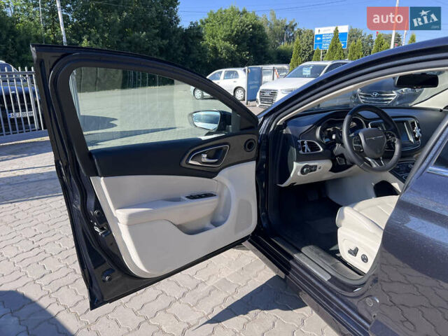 Серый Крайслер 200, объемом двигателя 2.36 л и пробегом 85 тыс. км за 12800 $, фото 14 на Automoto.ua