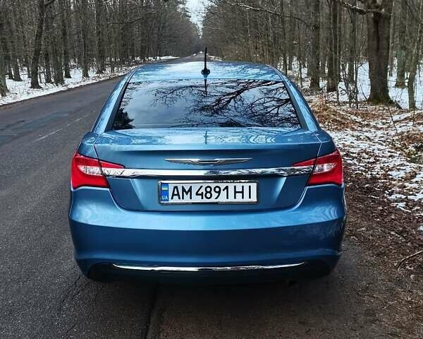 Синий Крайслер 200, объемом двигателя 2.4 л и пробегом 322 тыс. км за 6500 $, фото 2 на Automoto.ua